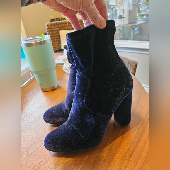 Steve Madden EDIT Blue Velvet zippered women's booties size 7M - Picture 4 of 11